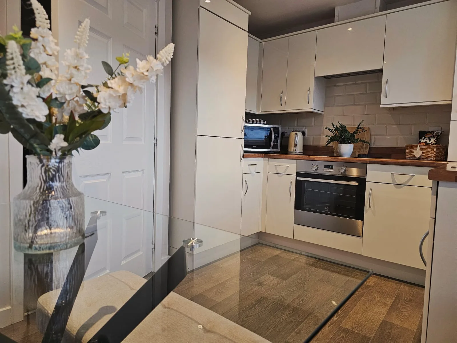 Hetton Le Hole - modern fully equipped kitchen 